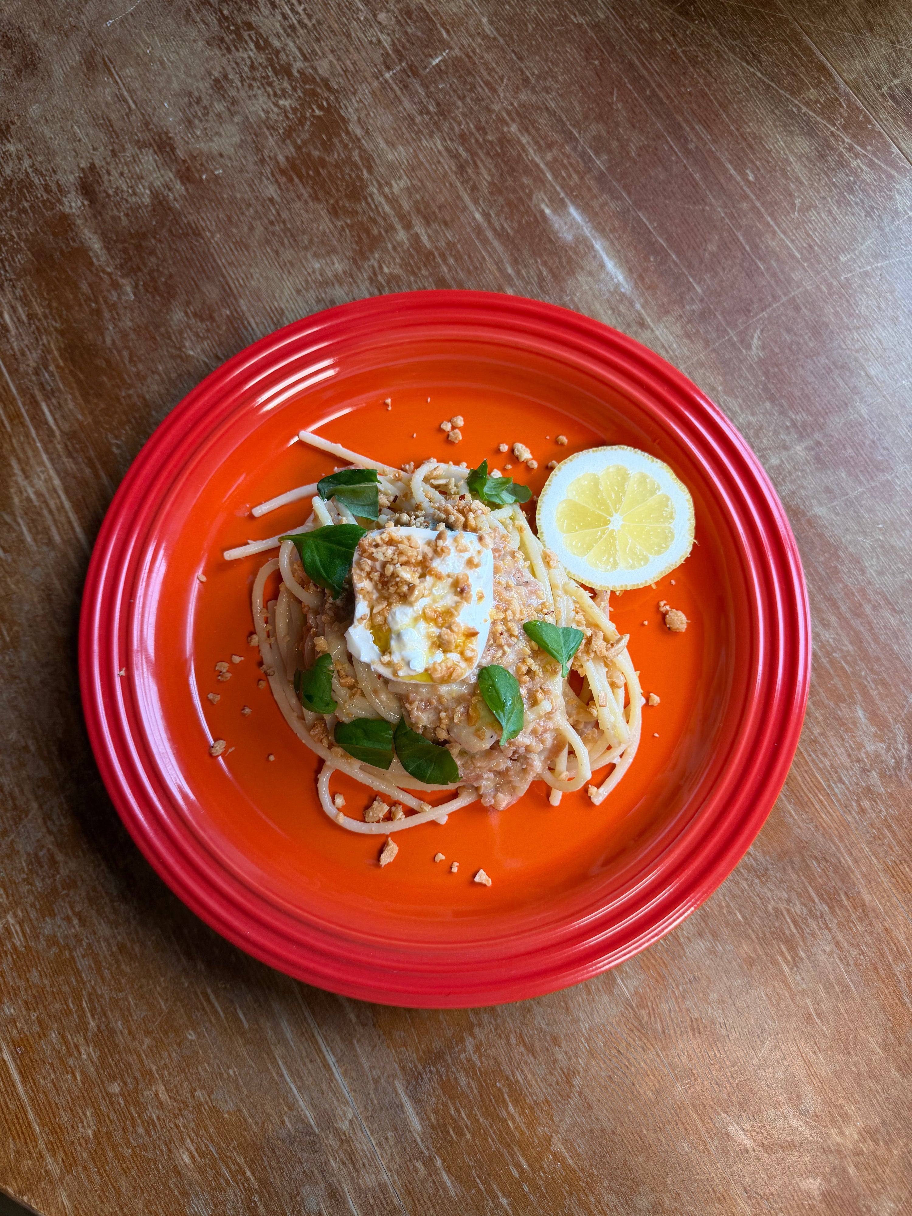 Rostad mandelpasta med krämig burrata